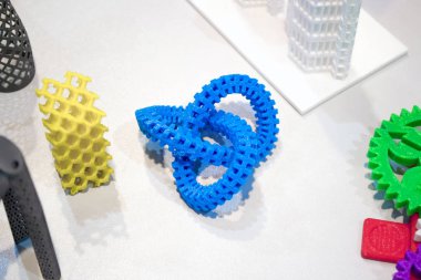 3D yazıcı tarafından yazılan soyut modeller.