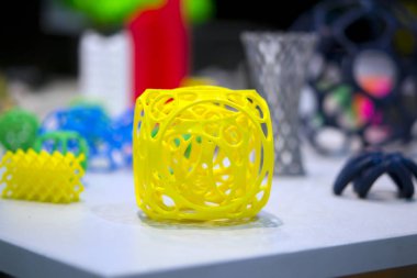 3d yazıcı tarafından yazılan soyut nesne yakın plan.