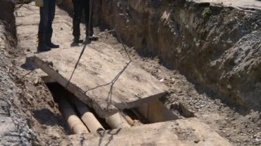 Ana Isıtma eski sökülmesi. Yükselterek beton döşeme