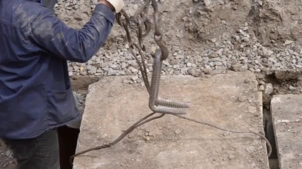 Ana Isıtma eski sökülmesi. Yükselterek beton döşeme — Stok video
