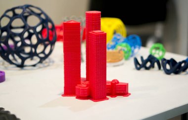 3d yazıcı tarafından yazılan soyut nesne yakın plan.