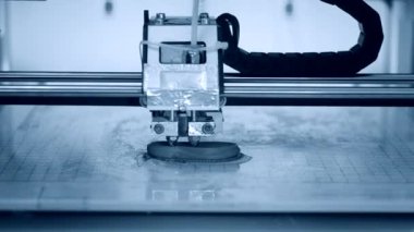 3d yazıcı plastikten bir nesneyi yazdırma.