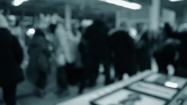 Alışveriş merkezinde bir sürü insan var. Bulanık Özgeçmiş. Bulanık Görünüm