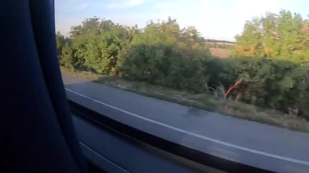 Vista da janela de um ônibus em movimento — Vídeo de Stock