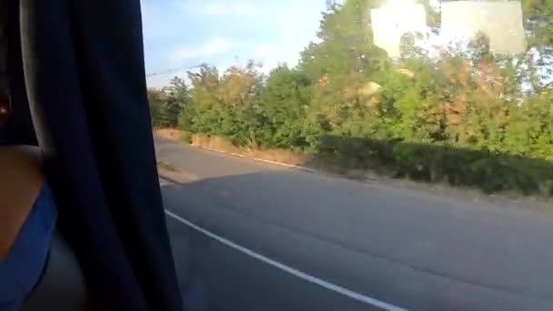 Ventana vista de un autobús en movimiento — Vídeo de stock