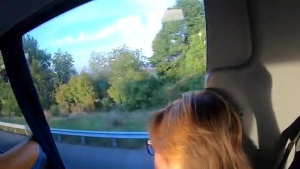 Hareket eden bir otobüsün pencere görünümü — Stok video