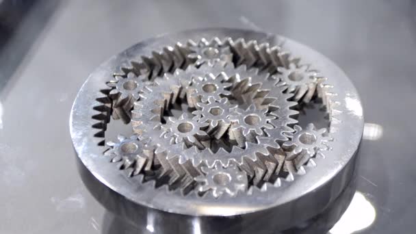 Voorwerp gedrukt op metalen 3D printer close-up. — Stockvideo