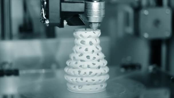 3D nyomtató működik. Összeolvadt lerakódás modellezés, FDM. 3D nyomtatók nyomtatása — Stock videók