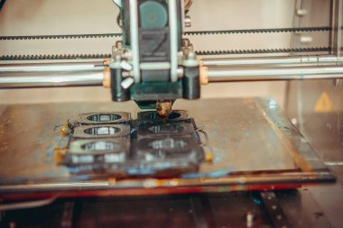 Yazıcı ayna yansıtıcı yüzeyine gri nesneler yazdırıyor