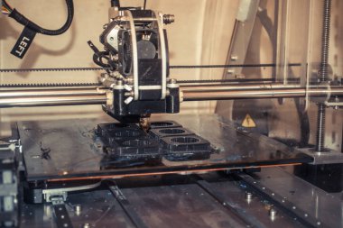 Yazıcı ayna yansıtıcı yüzeyine gri nesneler yazdırıyor