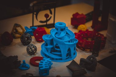 Modeller 3D yazıcı tarafından basıldı. Karanlık, Boşluğu Kopyala.