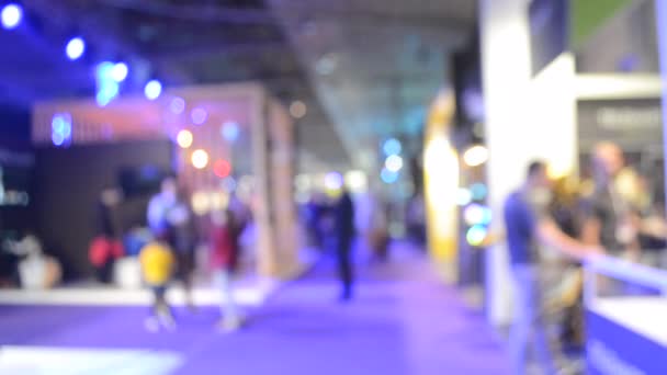 Blurred Background. People are standing behind counter in of purple hall. — Stockvideo