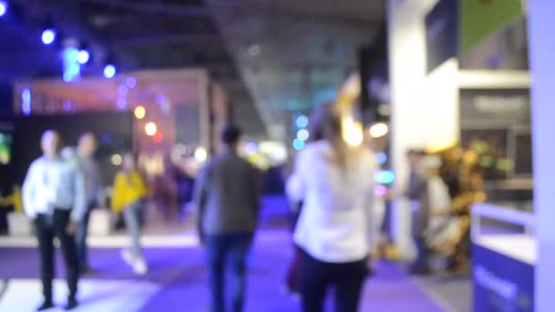 Blurred Background. People are standing behind counter in of purple hall. — Stockvideo