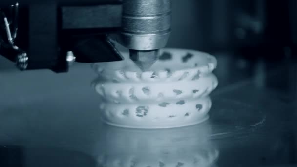 Imprimante 3D fonctionnant. Modélisation des dépôts fusionnés, FDM. Imprimante 3D