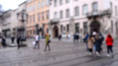 Sokaktaki birçok insanın Odaklanamadığı Bulanık Arkaplan
