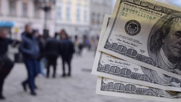 Banconote da trecento dollari su sfondo sfocato di europeo — Video Stock