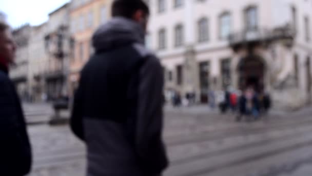 Abstract Defokussierter verschwommener Hintergrund vieler Menschen auf der Straße — Stockvideo