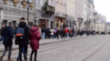 Sokaktaki birçok insanın Odaklanamadığı Bulanık Arkaplan