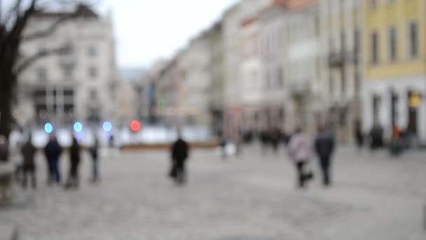 Abstraktní rozostřené rozmazané pozadí mnoha lidí na ulici — Stock video