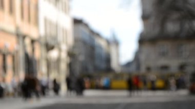 Şehir merkezindeki birçok insanın geçmişi bulanık..