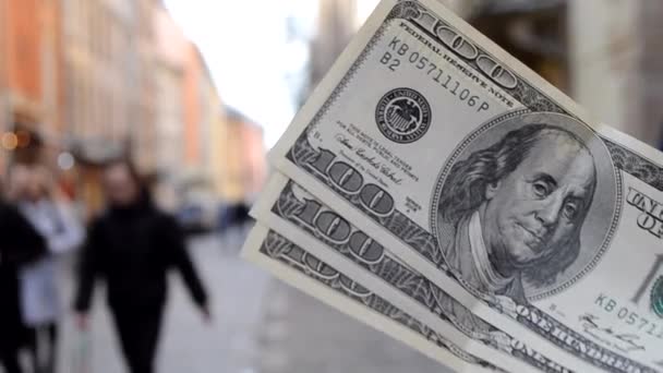 Háromszáz dolláros bankjegyek elmosódott hátterű európai — Stock videók