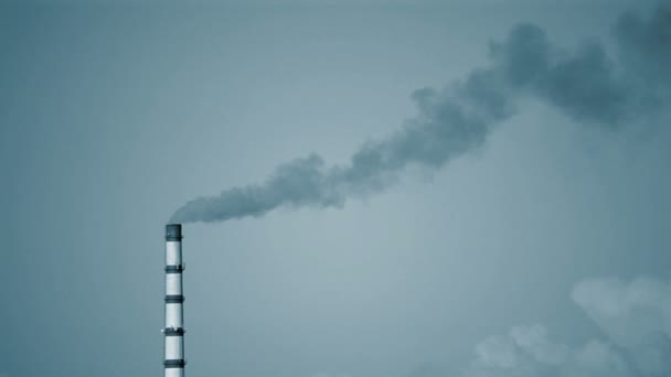 阳光普照的大烟道火力发电厂 — 图库视频影像