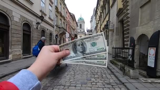 Háromszáz dolláros bankjegyek elmosódott hátterű európai — Stock videók