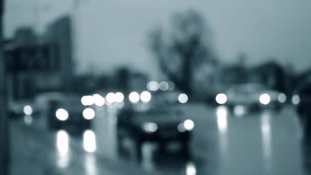 Fond flou de la voiture conduisant le long de la route la nuit — Video