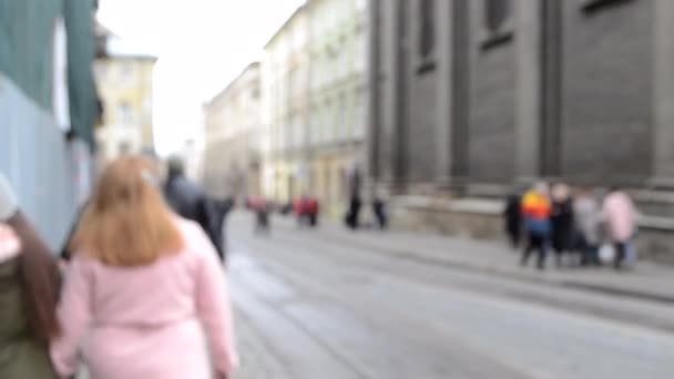 Suddig bakgrund av många människor på gatan torget stad. — Stockvideo