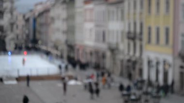 Şehir merkezindeki birçok insanın geçmişi bulanık..