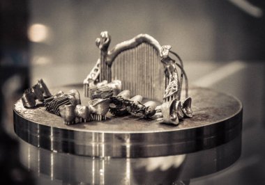 Metal 3d yazıcıya yakın çekimde yazdırılan nesne.