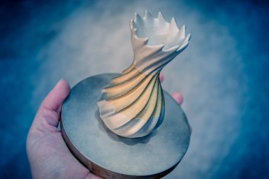 Metal tozundan metal 3D yazıcıya basılmış nesne.