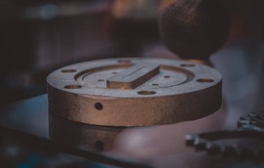 Metal tozundan metal 3D yazıcıya basılmış nesne.