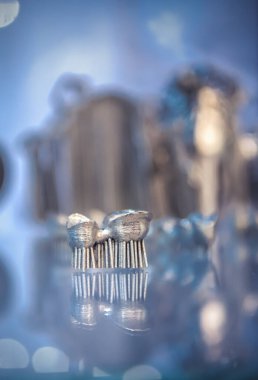 Lazer sindirim makinesine basılmış diş kaplamaları.