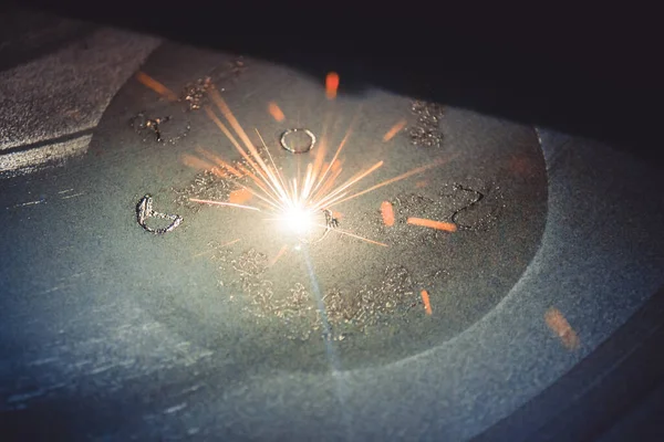 金属激光烧结机 金属在激光作用下在工作室内烧结成理想形状 3D打印机打印金属 现代加法4 0工业革命 — 图库照片