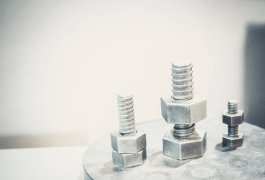 Metal tozundan metal 3D yazıcıya basılmış nesne. Lazer sintilasyon makinesine basılmış nesne. Metal tozundan modern 3D yazıcı baskısı. İlerici katkı maddesi DMLS, SLM, SLS 3D yazdırma teknolojisi