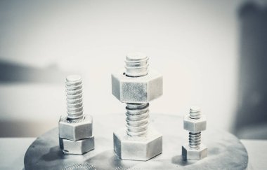 Metal tozundan metal 3D yazıcıya basılmış nesne. Lazer sintilasyon makinesine basılmış nesne. Metal tozundan modern 3D yazıcı baskısı. İlerici katkı maddesi DMLS, SLM, SLS 3D yazdırma teknolojisi