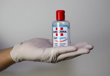 Dezenfektan amuchina ve beyaz eldiven
