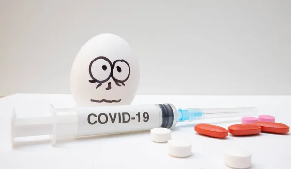 Covid Coronavirus Eggs Drawn Frightened Faces Alcohol Syringe — Stock Photo, Image