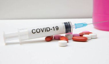 Şırınga ve tabletler renkli