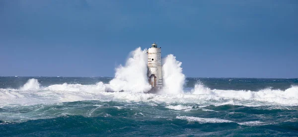 Vuurtoren Van Mangiabarche Gewikkeld Golven Van Een Mistral Wind Storm — Stockfoto