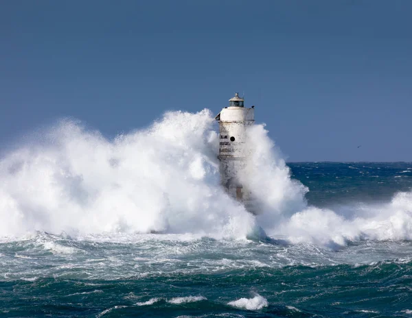 Faro Mangiabarche Avvolto Dalle Onde Una Tempesta Vento Mistrale Faro — Foto Stock