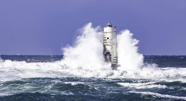 Vuurtoren Van Mangiabarche Omhuld Door Golven Van Een Mistrale Wind — Stockfoto