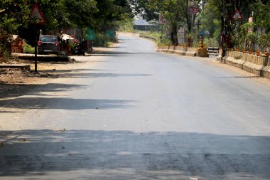 Valsad şehri, Gujarat eyaleti, Hindistan covid-19 salgını sırasında Hindistan 'da, boş sokak, insan yok.