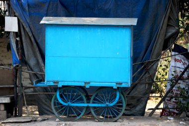 Hindistan 'da covid - 19 salgın tecridi sırasında sokak satıcısı (market tezgahı) r kapatıldı