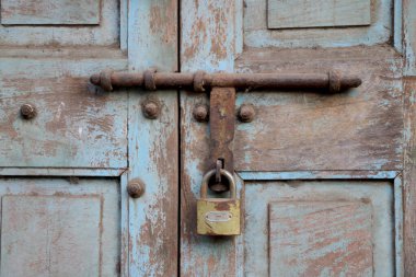 Covid-19 salgını nedeniyle Hindistan 'da dükkan kapalı.