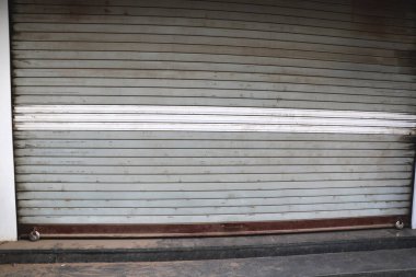 Covid-19 pandesinden dolayı Hindistan 'da dükkan kapalı.