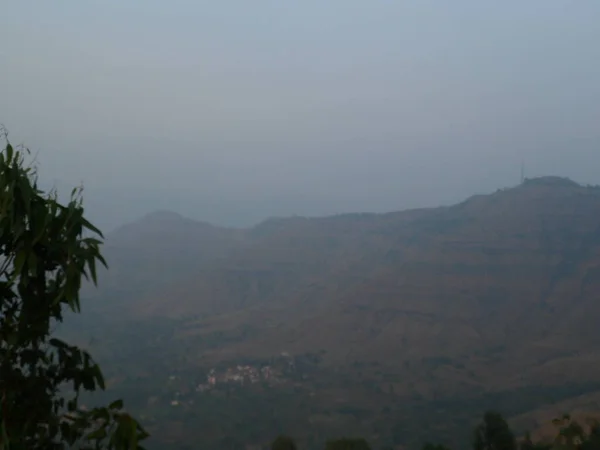 Vista Aérea Colina Con Fondo Nebuloso Colinas Cielo Mahabaleshwar Maharashtra — Foto de Stock