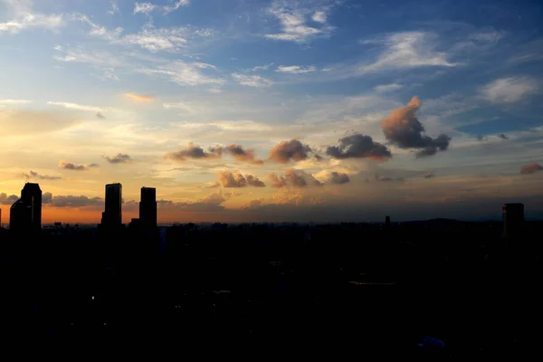 Sunset View Big Building Dramatic Sky — Stock Photo, Image