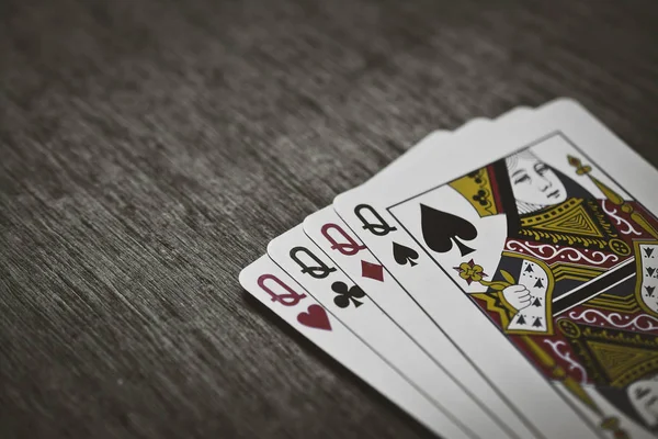 Cztery karty Queens. Abstrakcja gry ryzyka — Zdjęcie stockowe